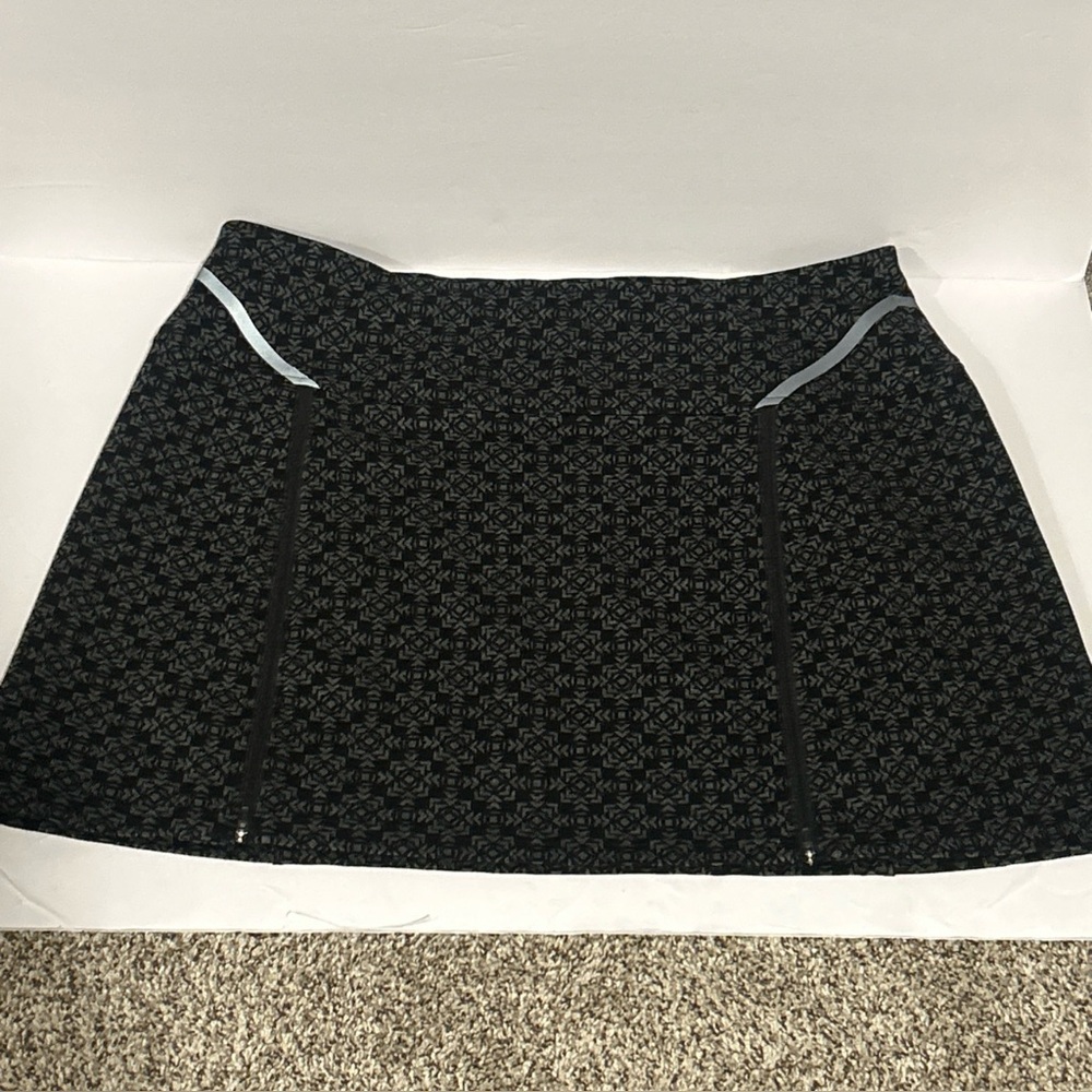Like New Title Nine Size XL Activewear Skirt! Golf, Pickleball-Black & Gray Geo